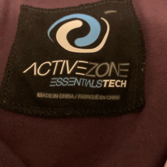 Pennington’s Active Zone quarter zip pull over. - Picture 4 of 4